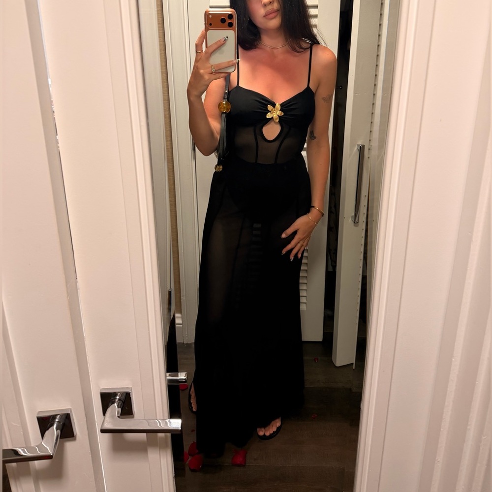 Elegant Black Maxi Dress - Picture 2 of 4